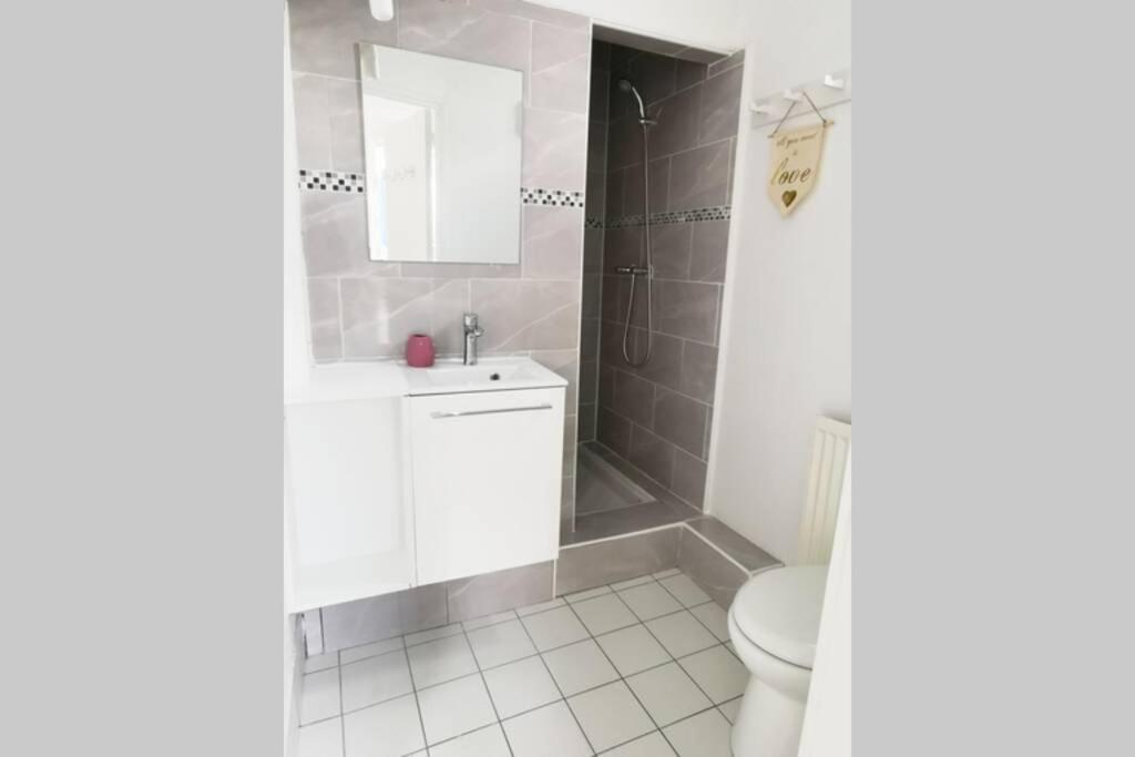 #4 Joli Appartement A 2 Pas Du Metro Et Paris 20 Bagnolet Eksteriør bilde